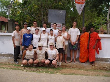 SRI LANKA:DWC Student Volunteers at the Temple