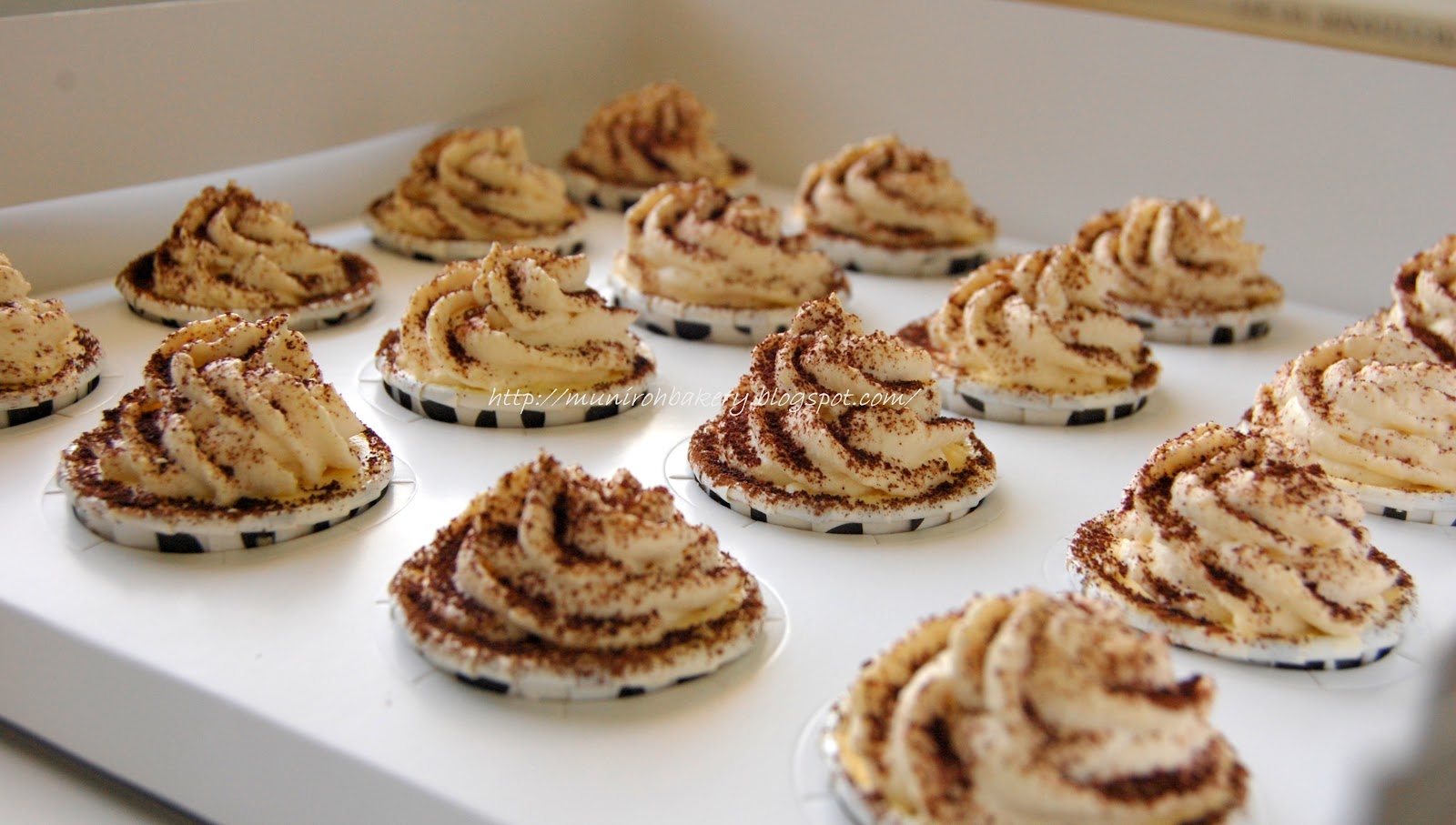 mascarpone tiramisu cream cupcakes Tiramisu cheese Bakery Muniroh's cheese using ~  cupcakes