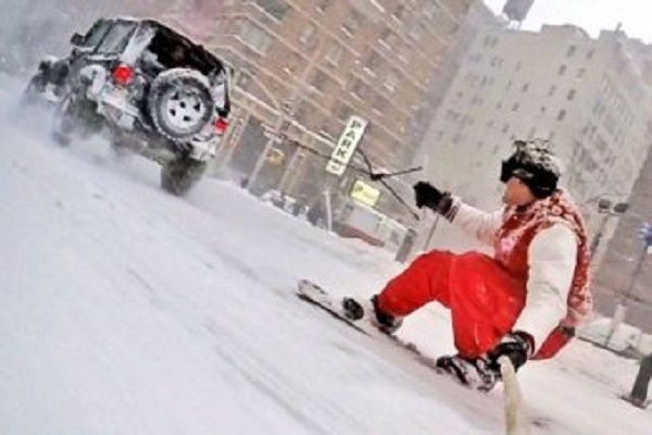 Watch This Guy Snowboarding Though The Streets Of New York.