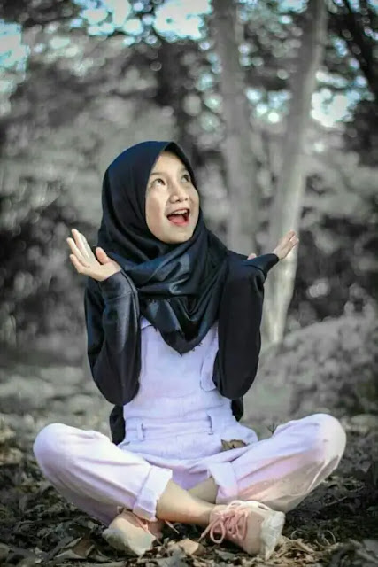 Photo cewek2 cantik lucu berhijab kelas 7 Photo cewek2 cantik lucu berhijab kelas 7