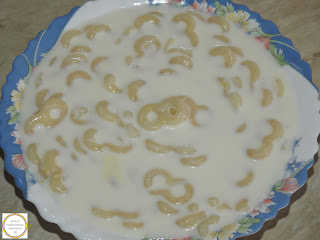 Reteta mucenici fierti sau paste fierte in lapte cu zahar vanilie lamaie si portocala retete mancare desert mic dejun dulce si bun pentru copii,