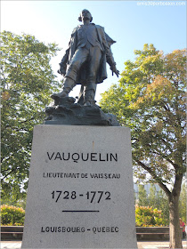 Principales Atracciones Turísticas en Montreal: Vauqueilin Place
