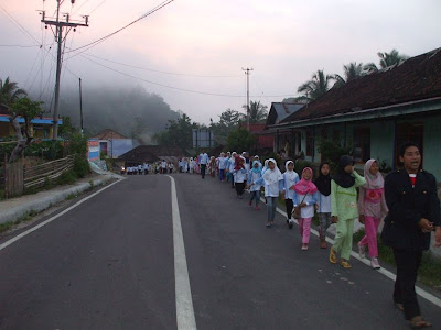 jalan santai santri darussalam di kisau