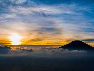 Sunrise of Sikunir hill