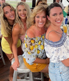 Kendall Vertes with her mother Jill & 2 sisters
