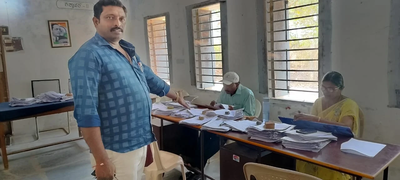 కుల ఆదాయ ధ్రువీకరణ పత్రాల జారీలో జాప్యం.త్వరగా ఇవ్వాలని సిపిఎం పార్టీ డిమాండ్
