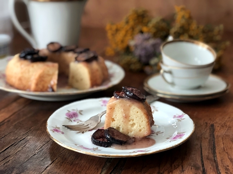 Bundt cake de mató con higos