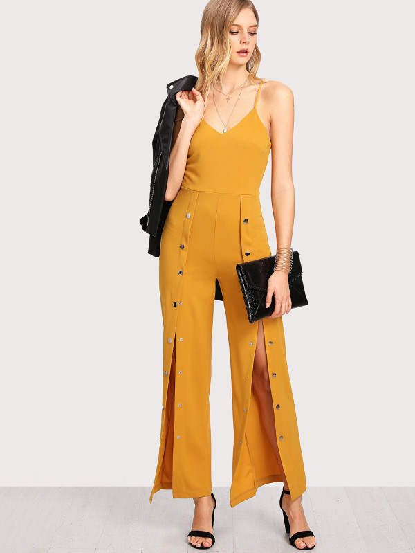 https://www.shein.com/Snap-Button-Solid-Cami-Jumpsuit-p-409539-cat-1860.html?utm_source=blog&utm_medium=blogger&utm_campaign=treschicbypaulina_gl&url_from=treschicbypaulina_gl