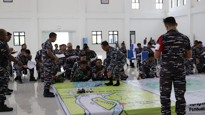 TNI Angkatan Laut/ Koarmada III Laksanakan Tactical Floor Game Pada Latihan Operasi Pamobvitnas