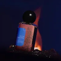 أطلقت ماركة العطور الإندونيسية Être Parfums مؤخرًا عطرًا جديدًا باسم "Tout Feu Tout Flamme" في ديسمبر. تمثل هذه الإضافة العطر الرابع في مجموعته الكلاسيكية.   وتتميز الرائحة الأساسية لهذا العطر بتوازنها المثالي بين الألزهور الفوجيرية والعنبر والأخشاب. يعتبر Tout Feu Tout Flamme عطرًا جذابًا ورائعًا يجسد القوة والشغف في آن واحد.