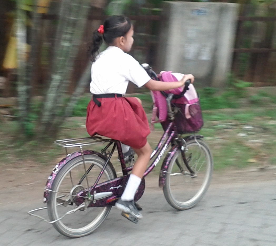 Nyaikel Cycle Sepeda  dan Seragam Sekolah
