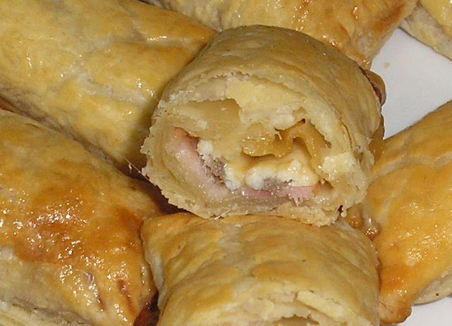 EMPANADA Y PAQUETITOS DE BOQUERONES