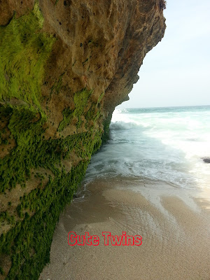 jalan menuju Pantai Banyu Tibo Pacitan