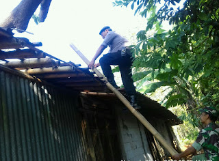 Puting Beliung Terjang Giriwoyo.  Belasan Rumah Porak Poranda