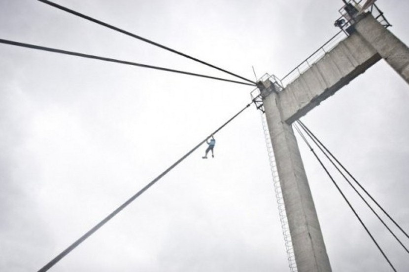 mustang-wanted-memanjang-kabel-struktur-sebuah-jembatan-_130409153808-146