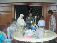 http://ejawantahnews.blogspot.com/2011/02/berbudi-pekertilah-dengan-budi-pekerti.html