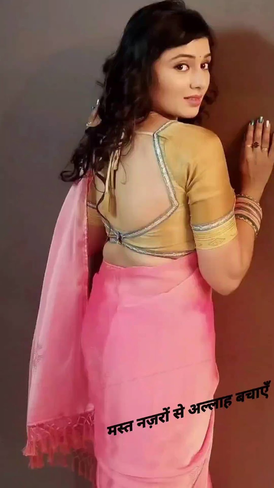 Mani Bhattachariya backless saree hot bhojpuri actress