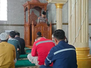 Personil Polres Samosir Sampaikan Khutbah di Mesjid Al-Hasanah Pangururan