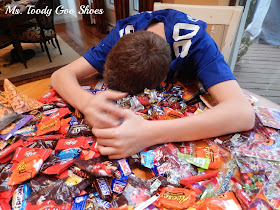 Candy Crush Saga: Bring on the Trick-or-Treaters    -by   Ms. Toody Goo Shoes