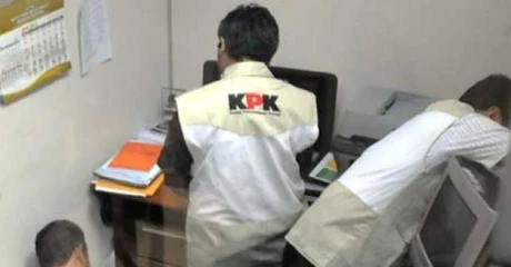 KPK Geledah Kantor PT SMS di Padang 