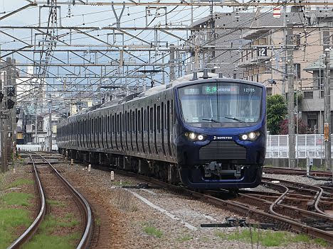 相鉄鉄道　JR埼京線直通　特急　新宿行き　12000系