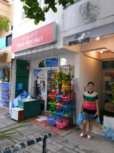 Bagaimana beli Air aqua di maldives kota? Beli kebutuhan pokok sehari hari lebih murah di toko ruko kelontong yg bukan terletak di tepi pantai