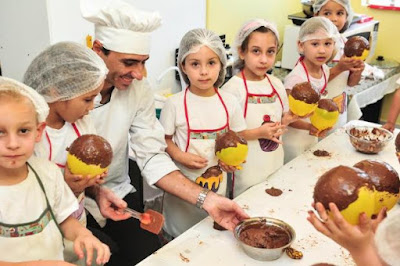 http://anoticia.clicrbs.com.br/sc/geral/an-jaragua/noticia/2015/06/alunos-tem-aula-de-culinaria-com-chef-de-cozinha-em-escola-de-jaragua-do-sul-4779225.html 