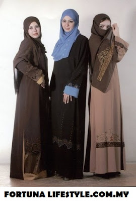 <img src="Abaya.jpg" alt="Fashion Abaya Revolution; Apa beda Abaya dan Jubah?">