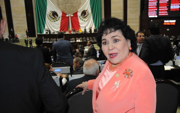 Teme recibir jitomatazos Carmen Salinas, pide protección 