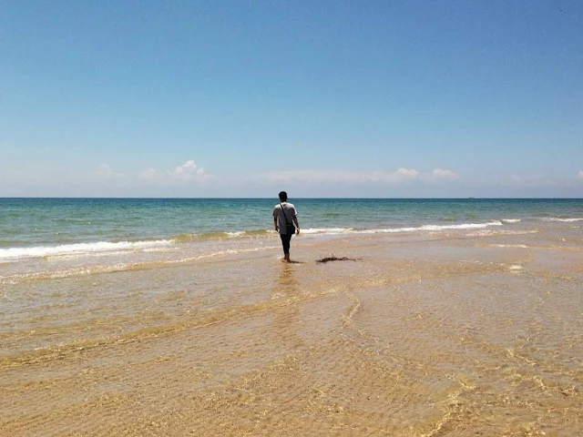 foto pemandangan di pantai nepa madura