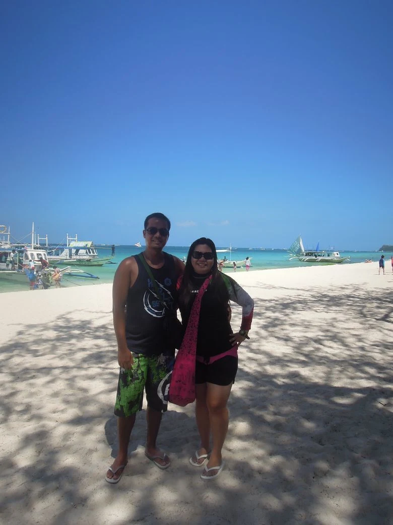 Couple travel bloggers enjoying the beach in Boracay