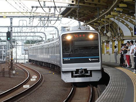 小田急電鉄　各駅停車　秦野行き3　3000形