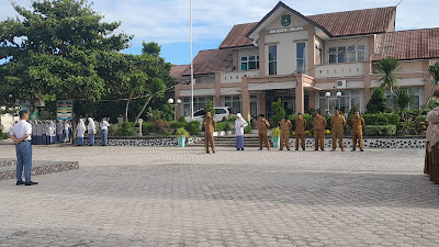 Pelaksanaan Upacara Bendera Di Halaman SMA Negeri 1 Bireuen, Senin, 29 Mei 2023