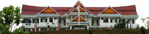 Gedung kantor Bupati Kabupaten Kuantan Singingi (Kuansing)