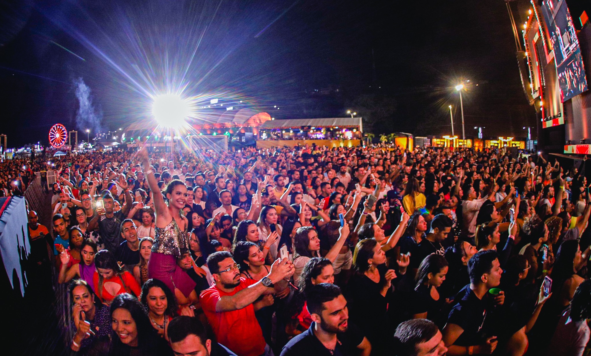 Dança, Música , Samba e Pirotécnia encantam o público na abertura