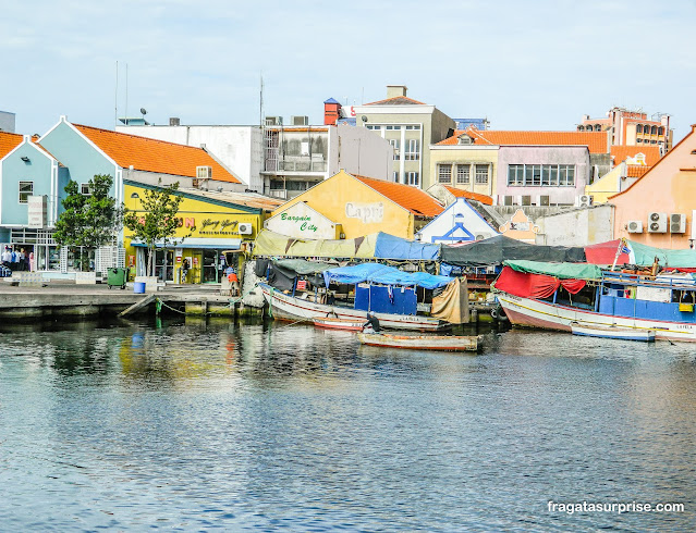 Mercado Flutuante de Willemstad em Curaçao