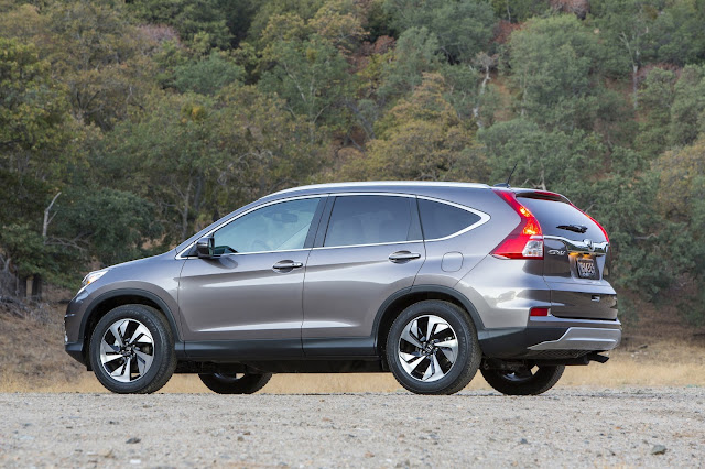 2016 Honda CR-V rear 7/8 view