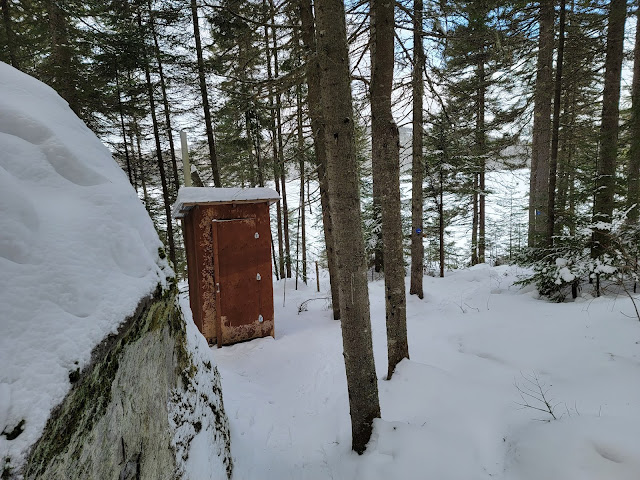 Sentier en direction du mont Barrière