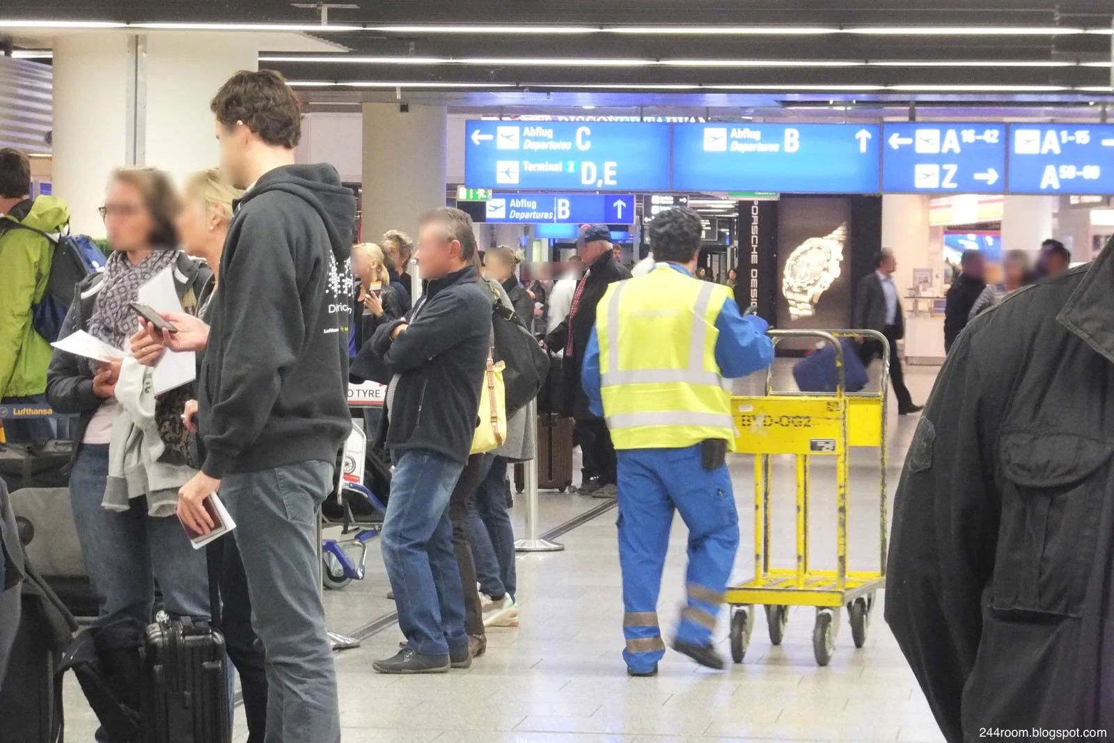 ルフトハンザ手荷物預け　Baggage counter