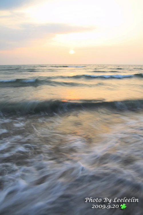 黃金海岸台南玩沙踏浪觀夕陽景點~中華西路往高雄興達港方向