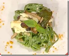 Tagliatelle agli spinaci con provola e pioppini