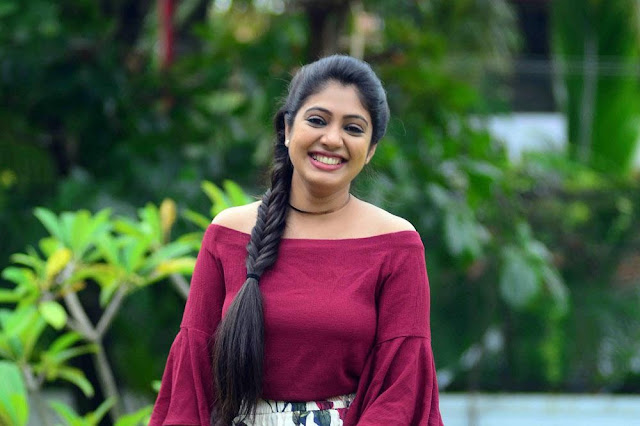 Kettiyolaanu Ente Malakha Actress Veena Nandakumar