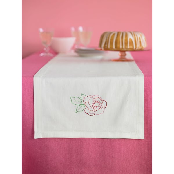 Kit includes one 16x72 polyester cotton table runner