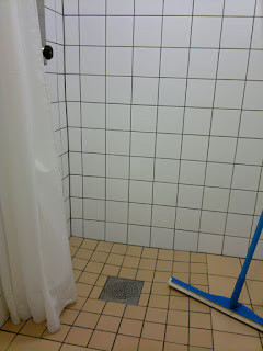 I found a shower, but it not working. Kaputt!