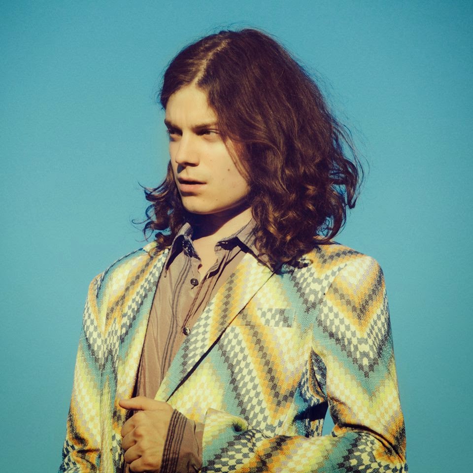 BØRNS e o seu universo neon animado no videoclipe de ‘Electric Love’