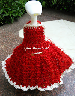 free crochet pattern, free crochet home use pattern, free crochet soap dispenser cover pattern, free crochet wine bottle cover pattern, free crochet wine bottle topper pattern, free crochet Christmas inspired pattern, free crochet Xmas inspired pattern, free crochet Christmas inspired dress pattern, festive colours, colors, Hobby India Yarn, Pradhan Embroidery Stores, Shyama Nivas, sweetnothingscrochet, blogaday, spreadsmiles, Ganga Acrowools yarn, All Seasons Yarn,