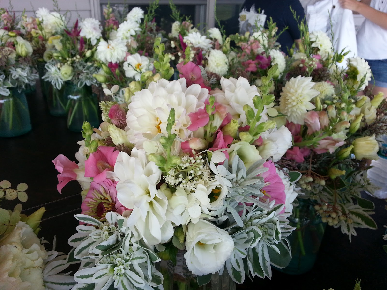 How to sell wedding flowers