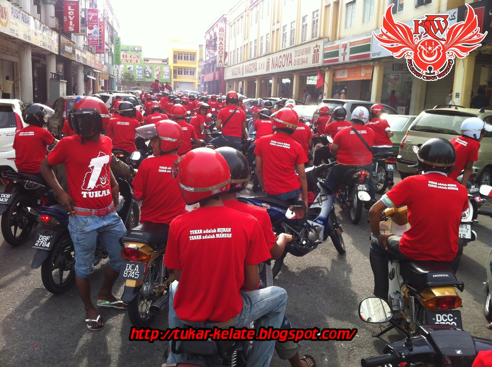 TUKAR KELATE!: #SKT2013 : Lebih 2000 berbaju merah serang 