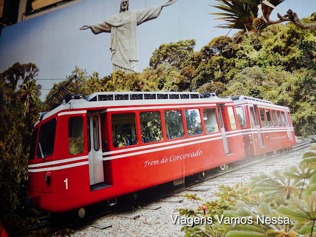 Trem do Corcovado com o Cristo Redentor