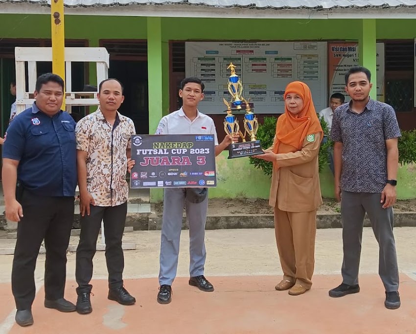 Moment Pinalti : SMKN 1 Nanga Pinoh Meraih Juara 3 Dalam Turnamen Futsal Antar Pelajar NAKEDAP FUTSAL CUP